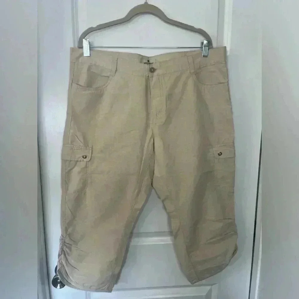 NWOT Woolrich Women’s Khaki Cargo Hiking Outdoor Capris - Size 12